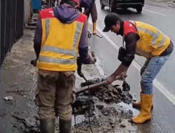 Cegah Genangan Air, Bupati Bogor Instruksikan Normalisasi Drainase di Ruas Citeureup–Babakan Madang