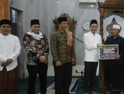 Tarling di Sukaraja, Jaro Ade Serahkan Bantuan dan Ajak Masyarakat Doakan Para Pemimpin