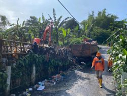 Pemkab Bogor Tangani Tumpukan Sampah di Desa Kopo, Kerahkan Puluhan Truk Pengangkut
