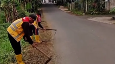 Bahu Jalan Kemang–Rancabungur di Pabuaran Dibersihkan, Warga Apresiasi Kinerja Pemkab Bogor