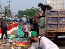 Semangat BESTI di Cileungsi, Warga dan Aparat Kompak Bersihkan Area Fly Over dari Sampah