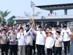 Perdana dari Masjid Nurul Wathon, Ratusan Jamaah Haji Kloter 21 Resmi Diberangkatkan oleh Bupati Bogor