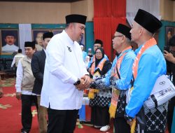 Bupati Bogor Lepas Jamaah Haji Kloter 24, Harap Kembali Selamat dan Mabrur