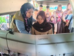 Diskominfo Kabupaten Bogor Kenalkan Dunia Radio Lewat OB Van Teman FM di SMPN 1 Cijeruk