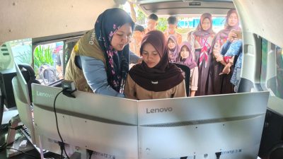 Diskominfo Kabupaten Bogor Kenalkan Dunia Radio Lewat OB Van Teman FM di SMPN 1 Cijeruk