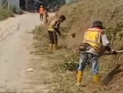 Korve Bersama Warga, Bahu Jalan Sipak-Pangradin-Jasinga Kini Lebih Bersih dan Rapi