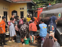 Hadapi Dampak Kemarau, Pemkab Bogor Salurkan Air Bersih bagi Warga Leuwisadeng
